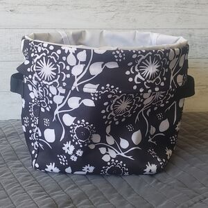 Thirty-one Round Utility Tote
